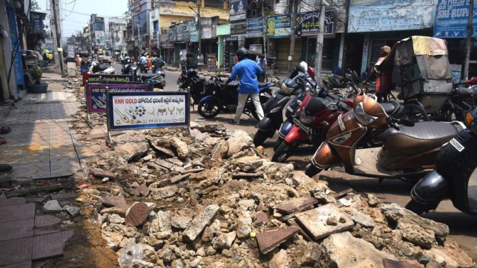 Road widening from Jagadamba Centre to Old Post Office Junction to bring back glory of One Town in Visakhapatnam